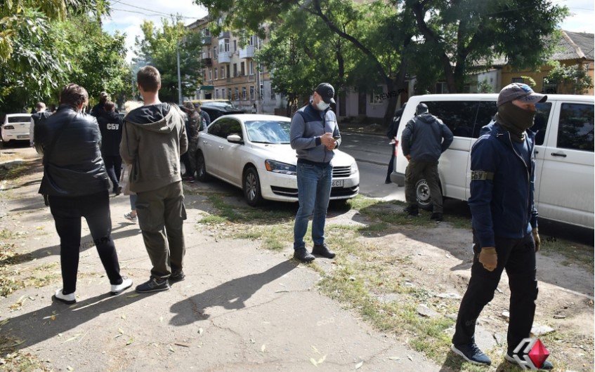 В центре Николаева сотрудники СБУ задержали морпеха за сбыт оружия (ФОТО)