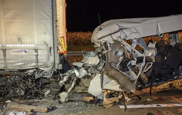 В страшном ДТП с грузовиком в Венгрии погибли украинцы (ФОТО)