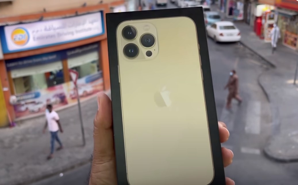 Блогер показал самый дорогой iPhone до старта продаж (ВИДЕО)