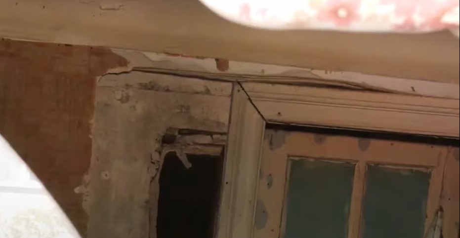 Жительница Бердянска порезала себе вены и пыталась взорвать квартиру с ребенком (ВИДЕО)
