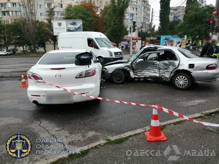 Смертельное ДТП в Одессе: полицейский проехал на красный (ФОТО, ВИДЕО) 
