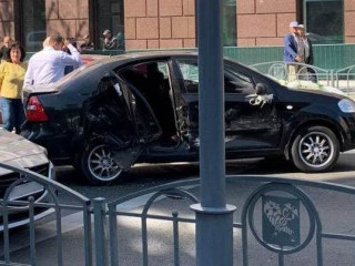 Свадебное авто попало в тройное ДТП в Харькове (ФОТО)