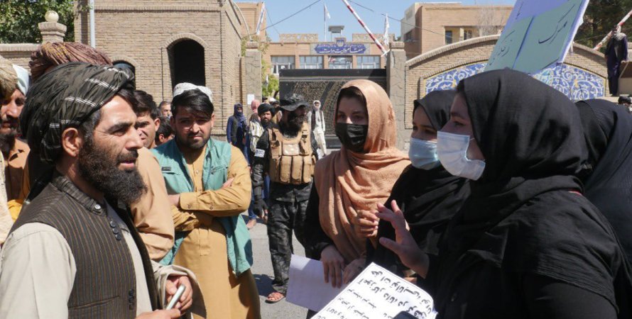 В Афганистане женщины протестуют за свои права (ФОТО)