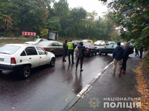 В Харькове столкнулись пять авто, есть пострадавший (ФОТО)