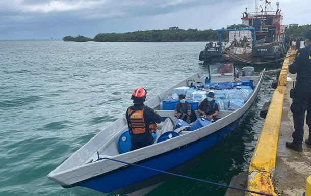 В Карибском море задержан катер с 2,4 тонны кокаина (ВИДЕО)