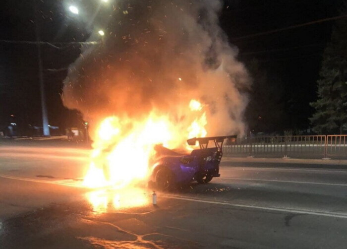 В Кривом Роге сгорела уникальная тюнингованная Toyota (ФОТО)