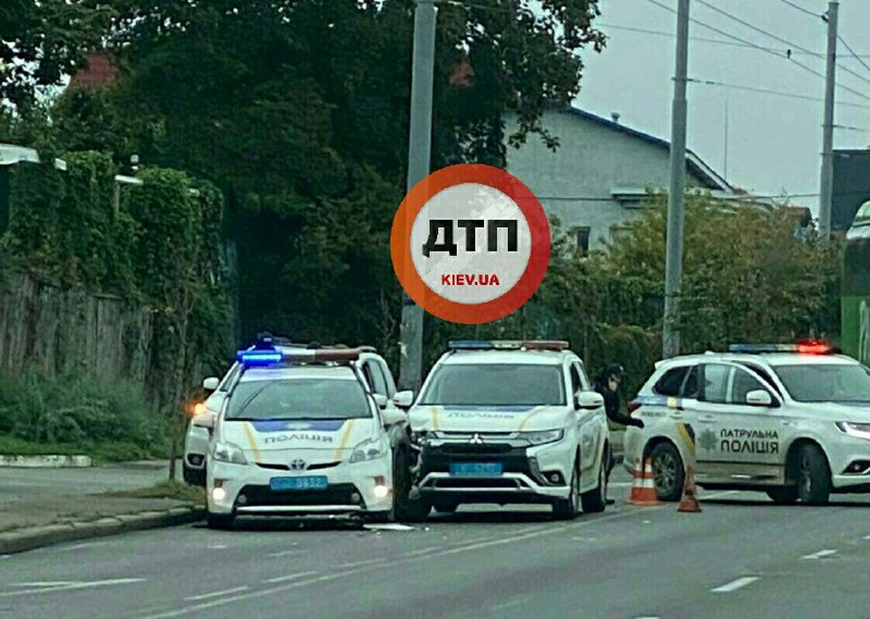 В Киеве на проспекте произошло ДТП с двумя патрульными авто (ФОТО)