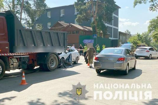 В Киеве Honda насмерть сбила женщину на мопеде (ФОТО)