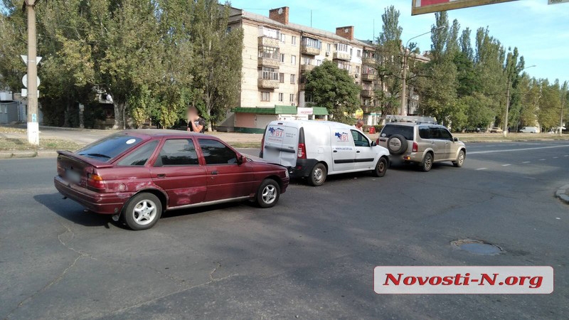 В Николаеве произошло ДТП с участием трех авто (ФОТО)