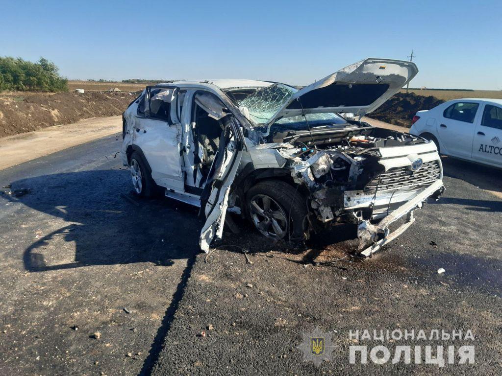 В Запорожской области на трассе перевернулся внедорожник: погибла женщина (ФОТО)