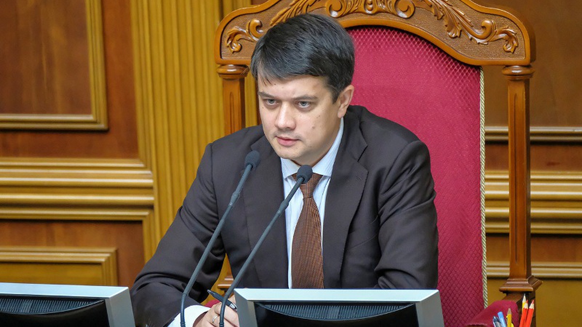 Политолог назвал причины, по которым могут уволить Разумкова