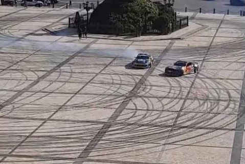 Cуд отменил арест автомобилей за дрифт на Софийской площади