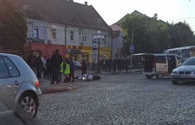 В Мукачево произошло ДТП с мотоциклистом (ФОТО)