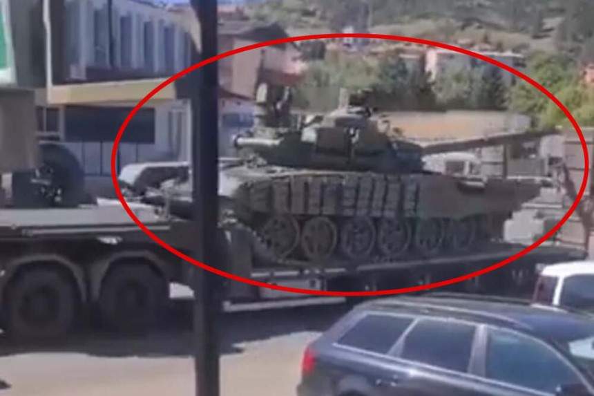 Сербия стягивает танки к границе с Косово (ВИДЕО)