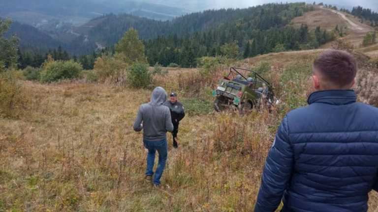 На Львовщине в горах перевернулся туристический автобус, есть пострадавшие (ФОТО)