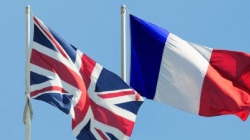 Министры обороны Британии и Франции отсрочили встречу из-за скандала с подлодками
