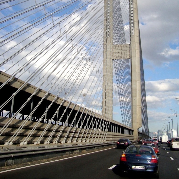 В Киеве открыли два моста для частного и общественного транспорта