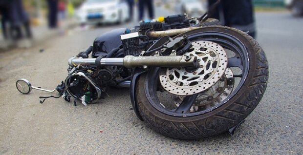 В Черкассах столкнулись легковушка и мотоцикл: пострадал парень
