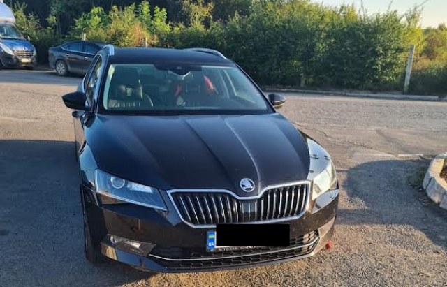 Украинские пограничники задержали украденный в Чехии автомобиль Skoda Superb (ФОТО)