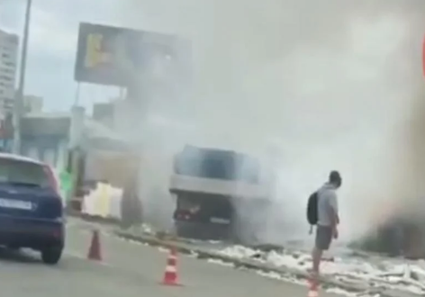 В Киеве произошел пожар на рынке «Юность» (ФОТО, ВИДЕО)