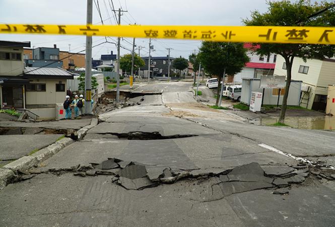 В районе Токио произошло сильнейшее за последнее десятилетие землетрясение (ВИДЕО)