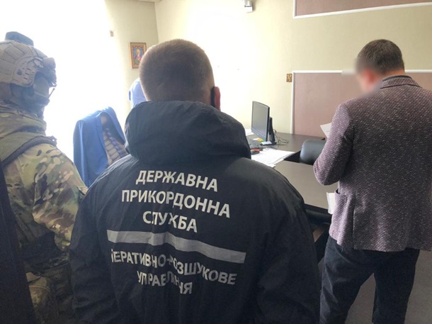 На Харьковщине накрыли базу с нелегальным спиртом (ФОТО)