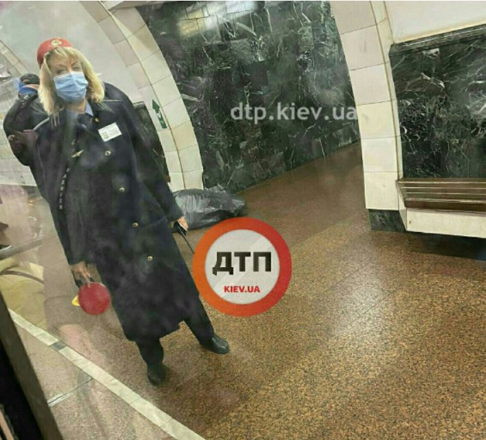 На станции столичного метро скончалась пассажирка: подробности