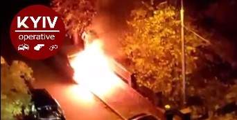 Во злополучном дворе Киева сгорел уже пятый автомобиль (ФОТО, ВИДЕО)