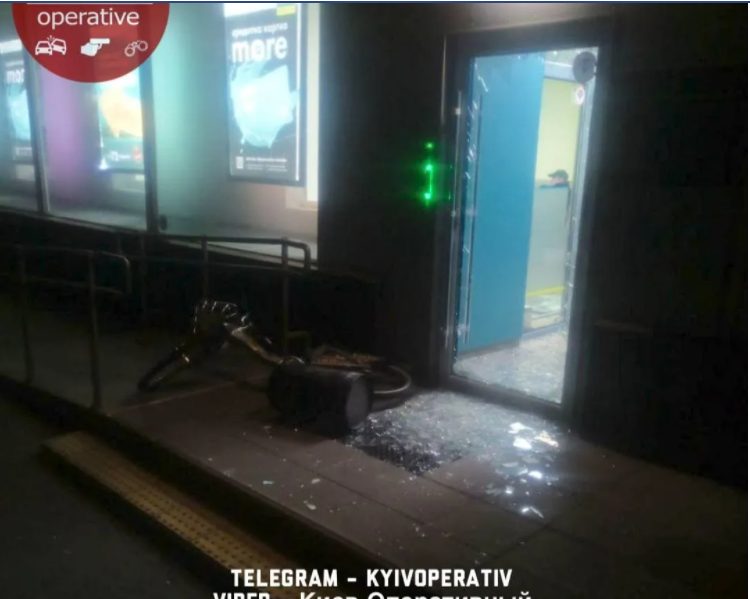 В Киеве мужчина ворвался в отделение банка (ФОТО)