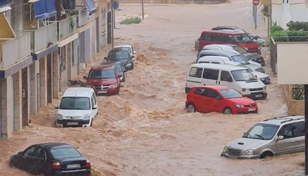 В Испании из-за наводнения пострадали жилые дома и предприятия (ВИДЕО)