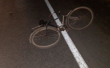 На Львовщине погиб велосипедист, которого сбила маршрутка и легковушка 