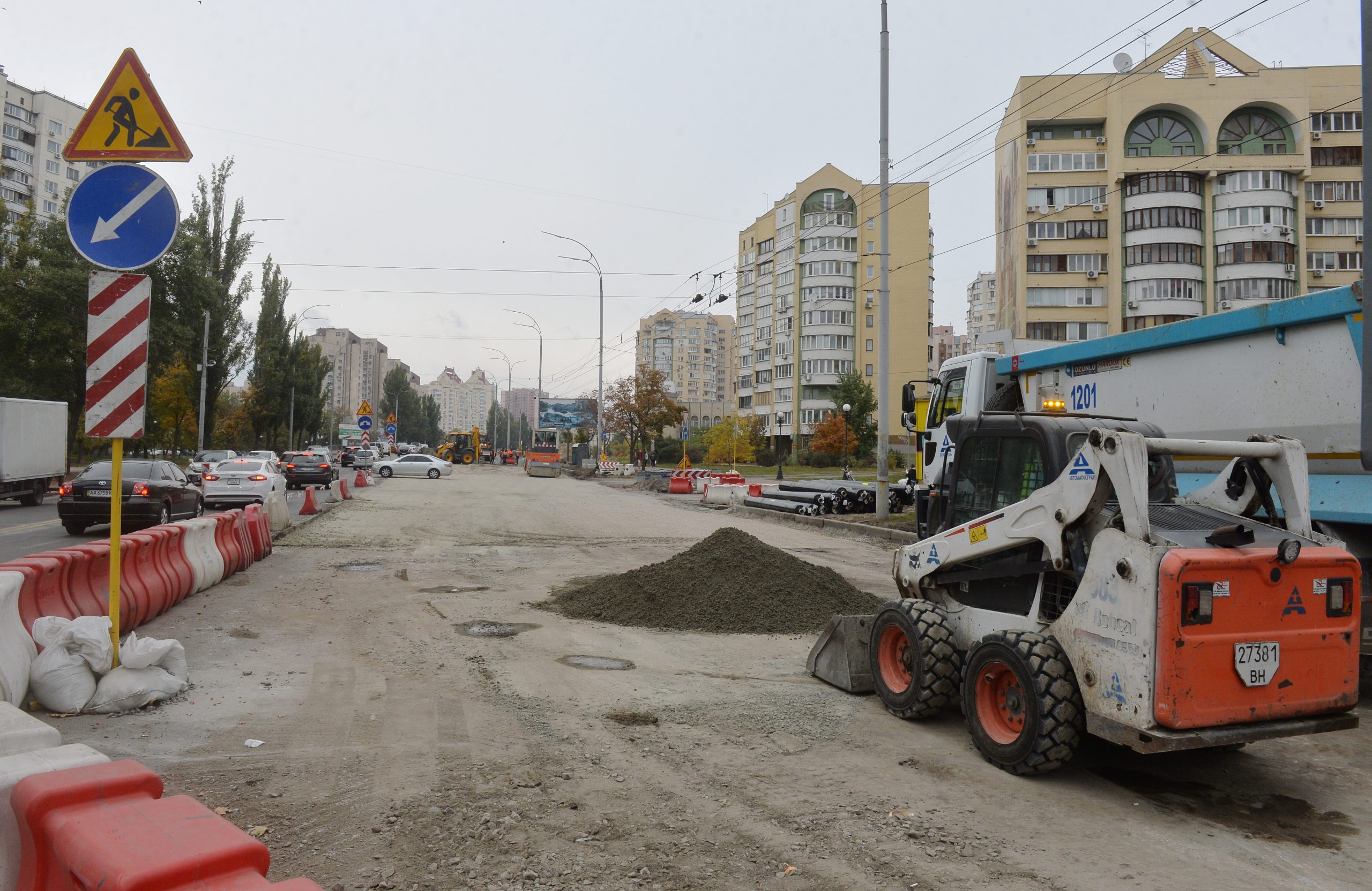 Как проходит ремонт проспекта Героев Сталинграда в Киеве