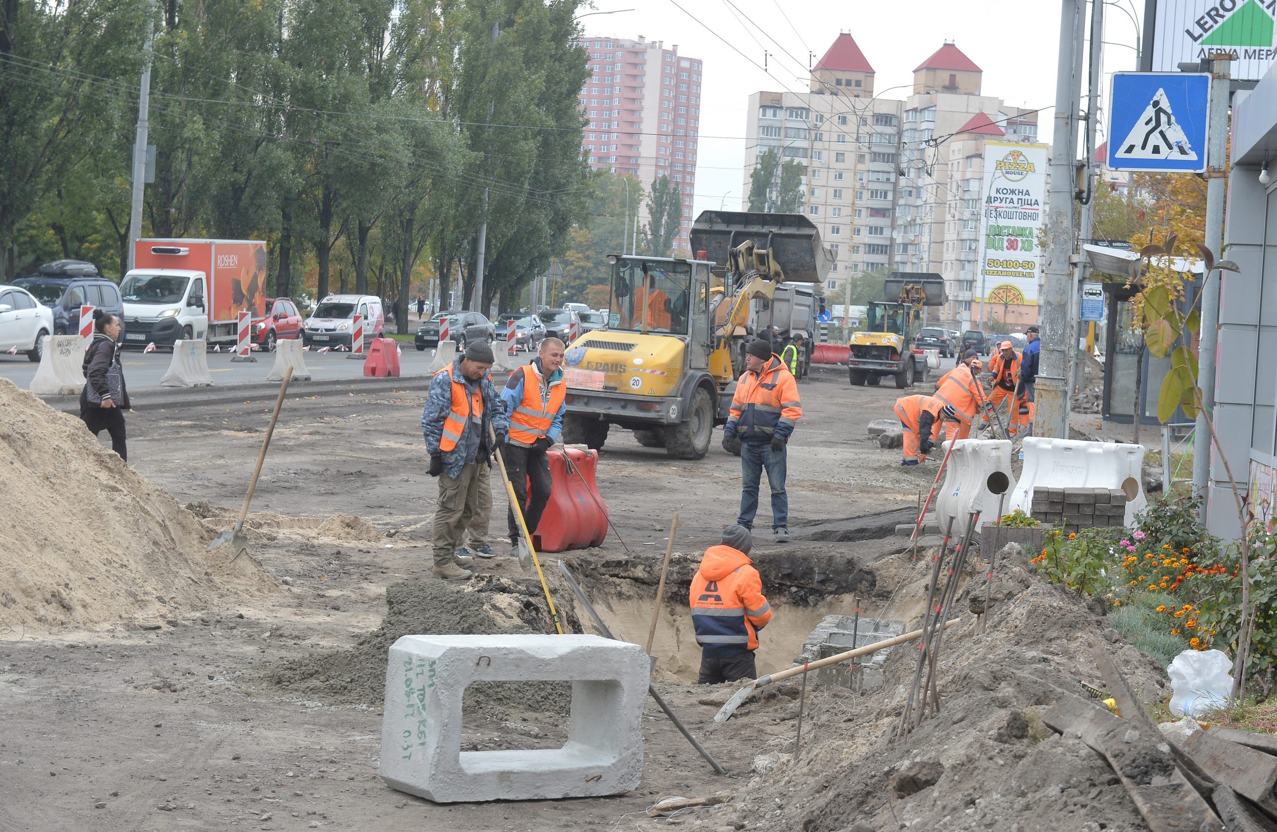 Как проходит ремонт проспекта Героев Сталинграда в Киеве