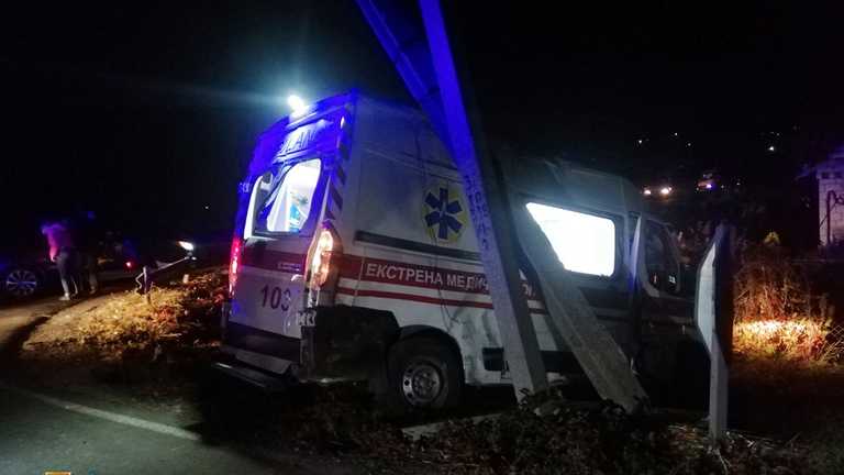 На Днепропетровщине «скорая» перевернула маршрутку: 6 пострадавших (ФОТО)