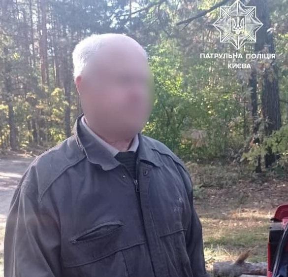 Под Киевом мужчина пошел собирать грибы и заблудился в лесу (ФОТО)