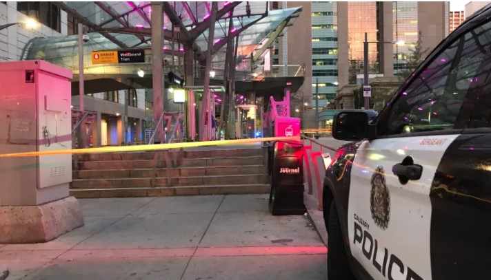 В Канаде в центре города мужчина с мачете ранил четверых человек (ФОТО)