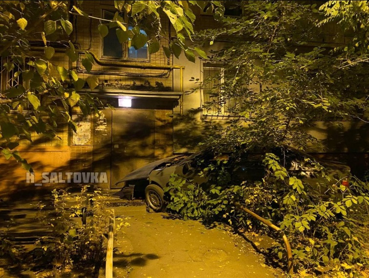 В Харькове пьяный водитель BMW врезался в подъезд многоэтажки (ФОТО, ВИДЕО)