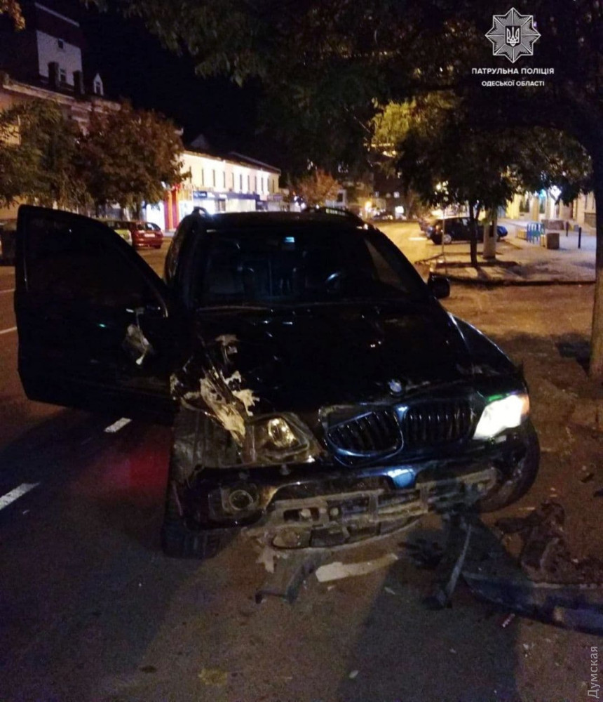 В центре Одессы не поделил дорогу BMW X5 и ЗАЗ: есть пострадавшие (ФОТО)