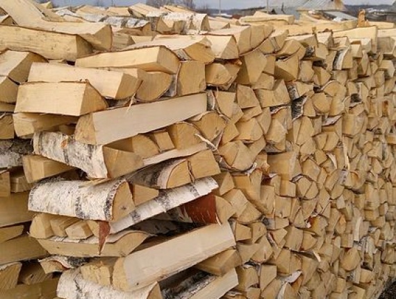 Кабмин увеличил размер субсидии на приобретение украинцами дров