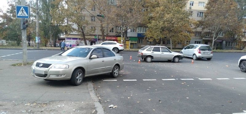 В Николаеве столкнулись две легковушки: неудачный поворот (ФОТО)