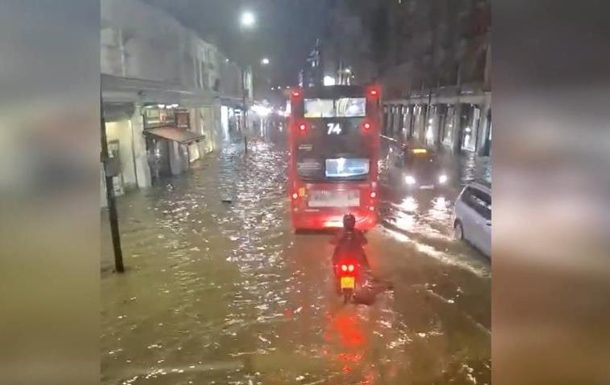 Улицы Лондона затопило ливнем (ФОТО, ВИДЕО)