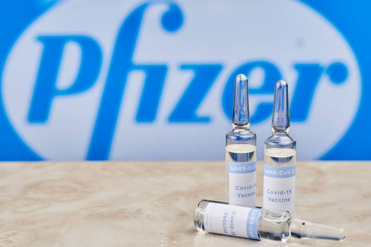 Вакцина Pfizer на 90% эффективна среди подростков – ученые