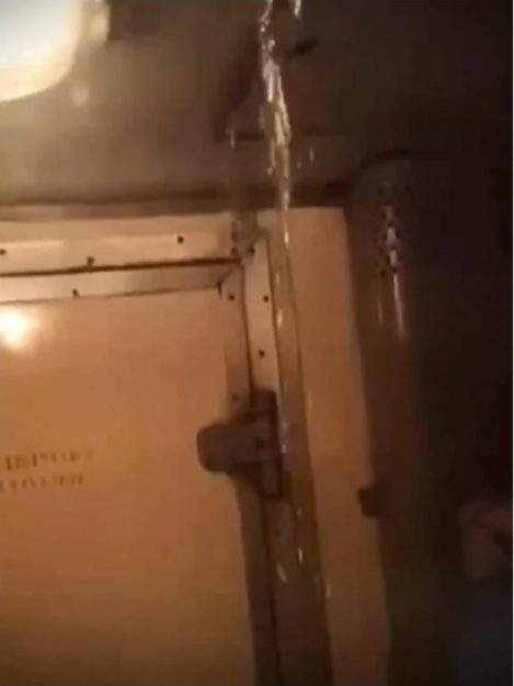 В поезде «Укрзализныци» с потолка полилась вода (ВИДЕО)
