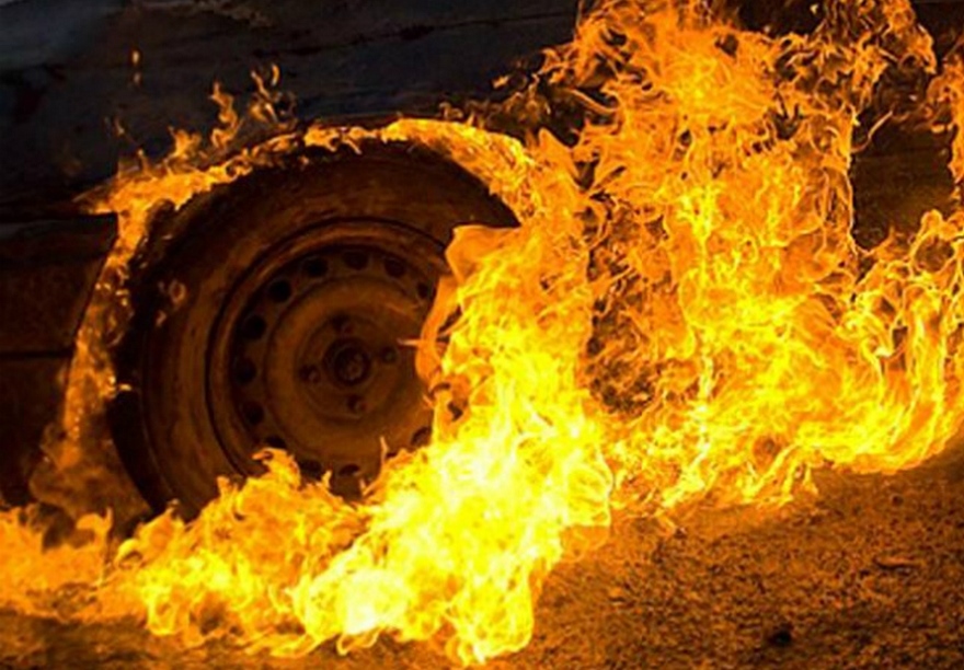 Харьковчанин устроил поджог на стоянке: ущерб на 3,5 миллиона гривен
