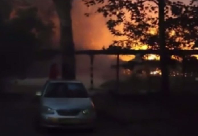 Рядом – газовая труба: В Мелитополе произошел пожар у школы (ФОТО, ВИДЕО)