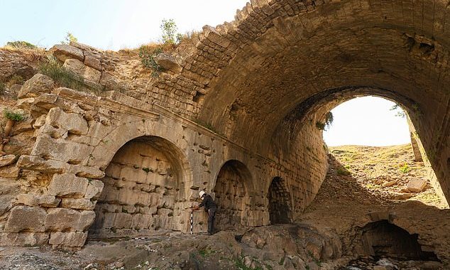 В амфитеатре в Турции археологи нашли ложу для VIP-зрителей (ФОТО)
