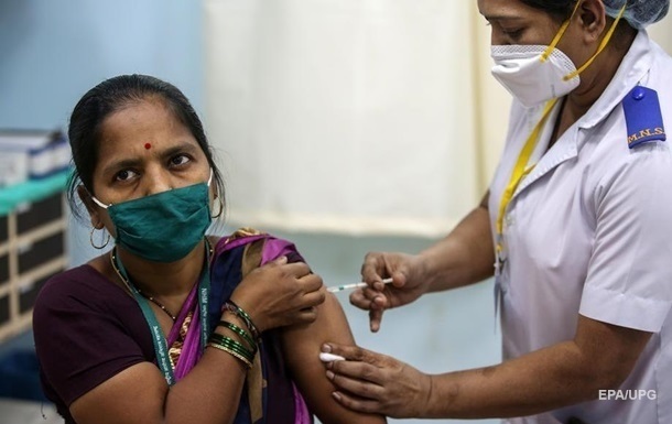 Праздновали и танцевали: в Индии сделали миллиард прививок от COVID (ФОТО, ВИДЕО)