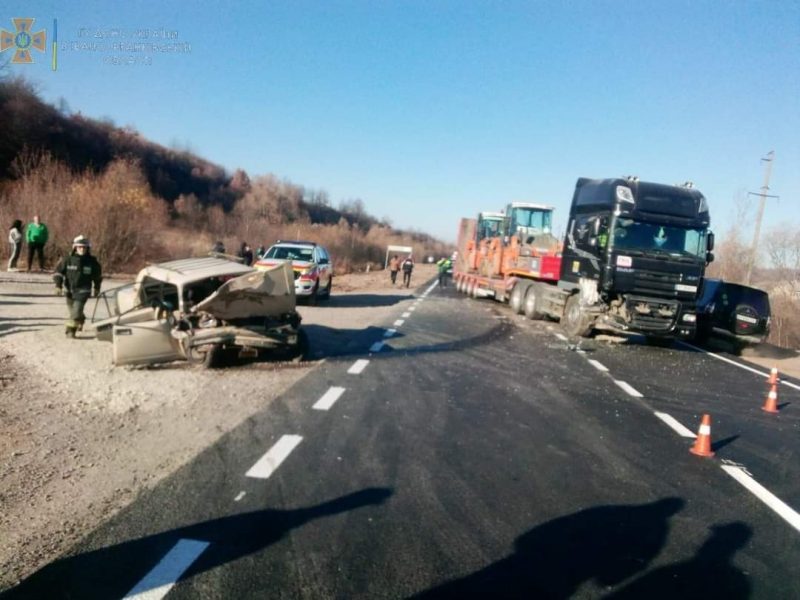 В Ивано-Франковской области столкнулись грузовик и легковушка (ФОТО)