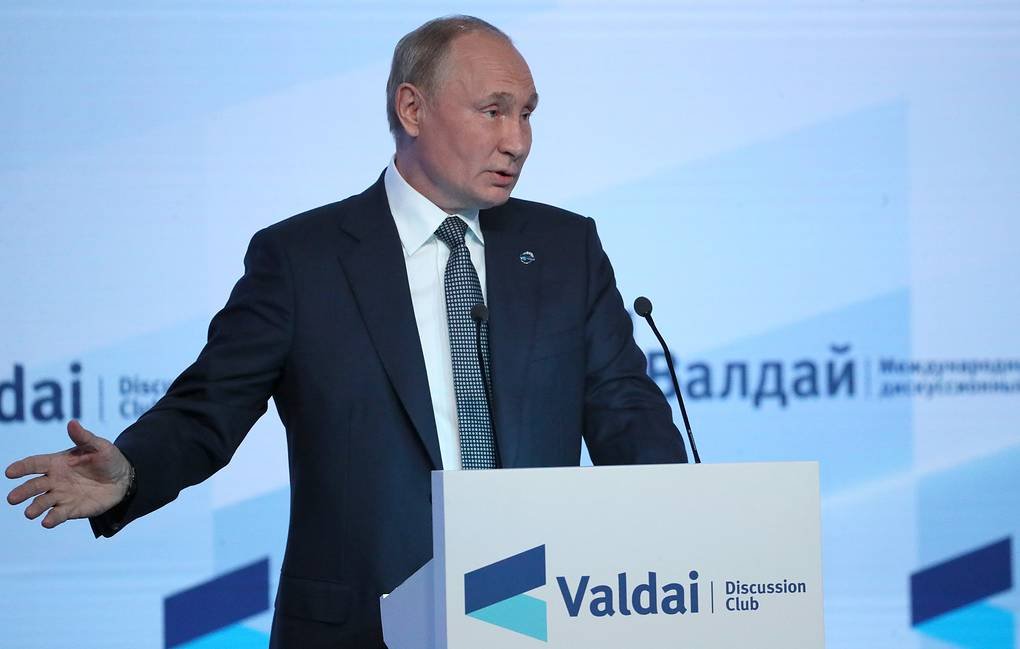 Путин: Медведчука пытаются привлечь к ответственности в Украине за открытую политическую позицию, направленную на стабилизацию в стране