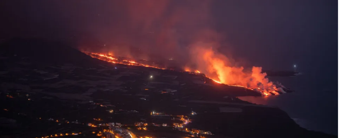 В Испании из-за извержения вулкана закрыли аэропорт (ФОТО)
